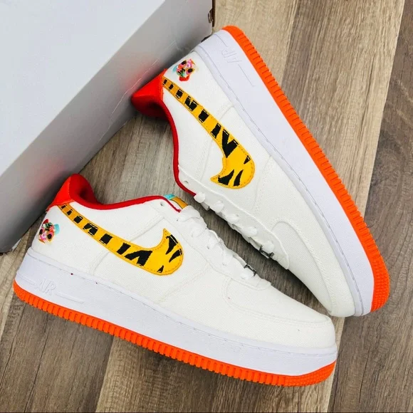 Nike Air Force 1 LV8 - Picture 5 of 8